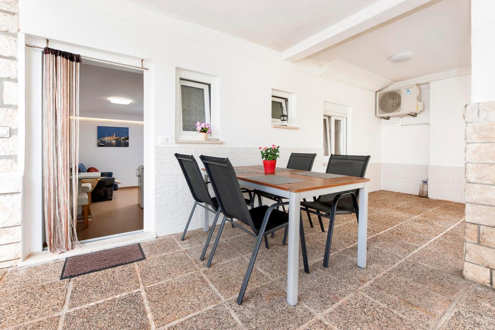 Apartments And Room Silvana Rovinj Exterior foto