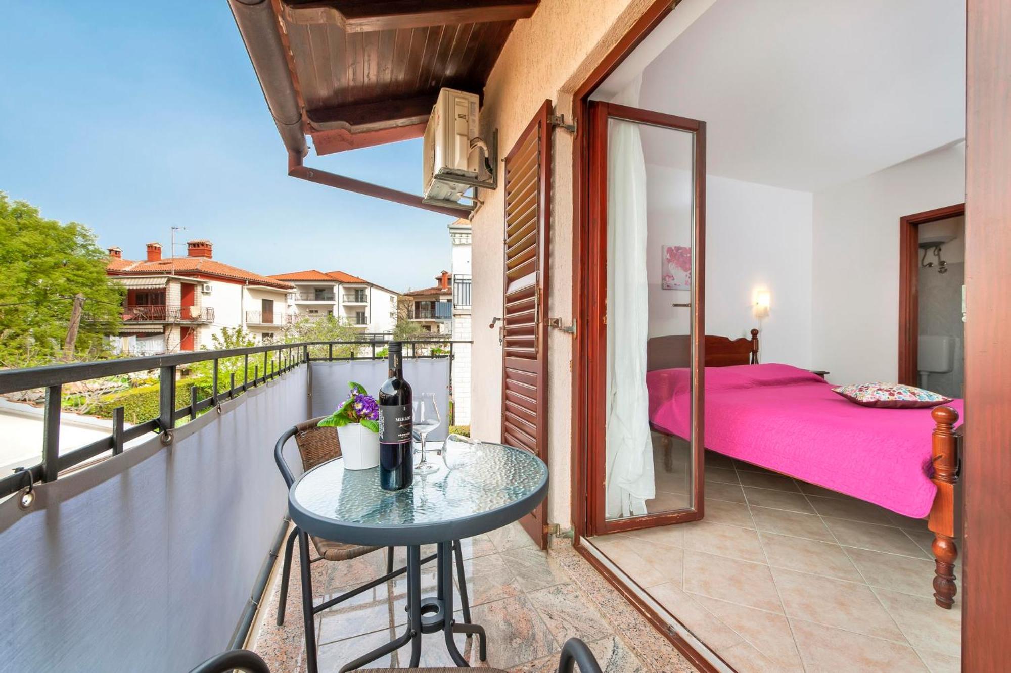 Apartments And Room Silvana Rovinj Exterior foto